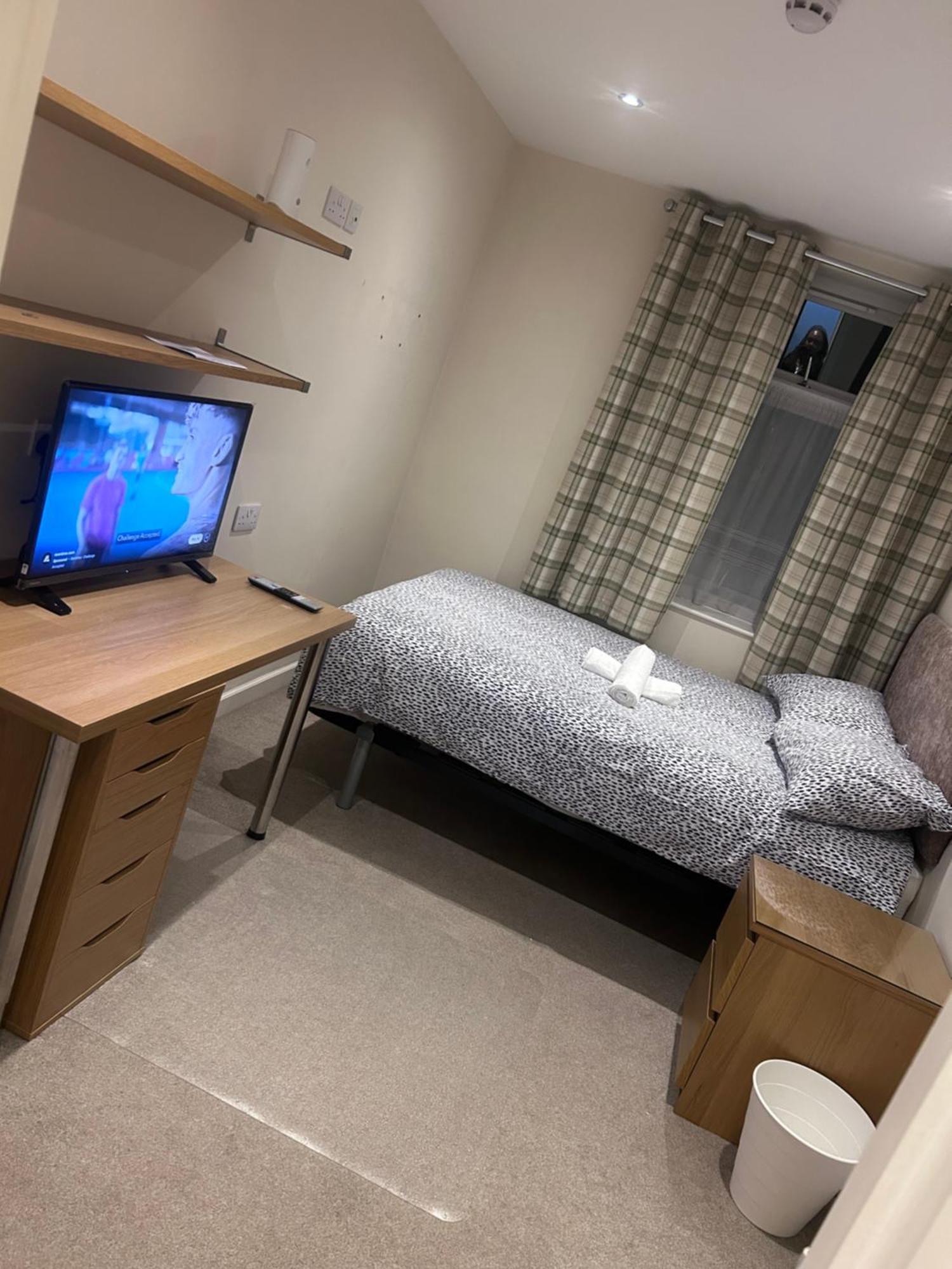 Seaford Guest House Xxx Stoke-on-Trent Екстериор снимка
